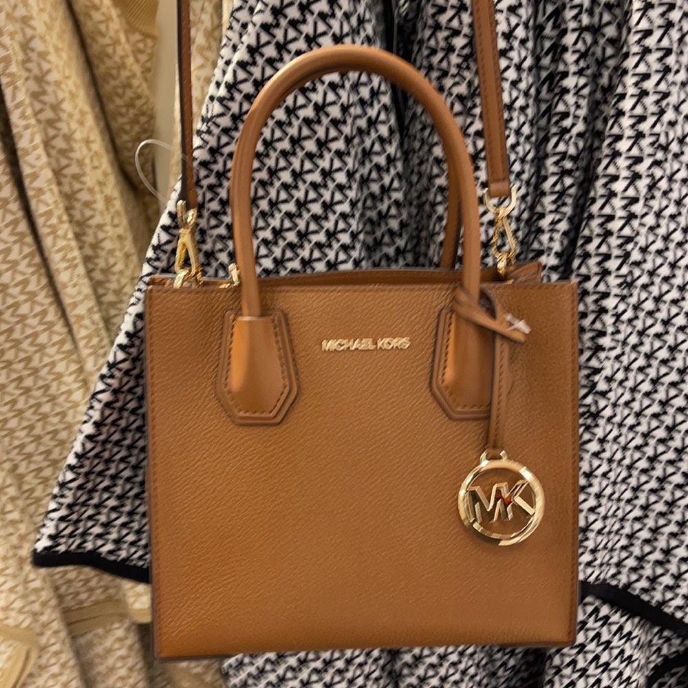 Michael Kors Mercer Medium Pebbled Leather Crossbody Bag - Picture 15 of 16